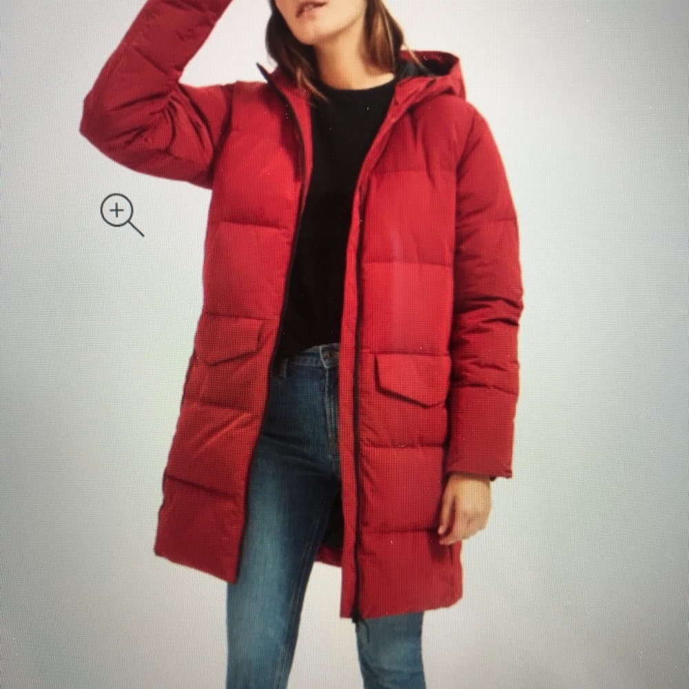 Everlane long puffer coat XS color Ruby